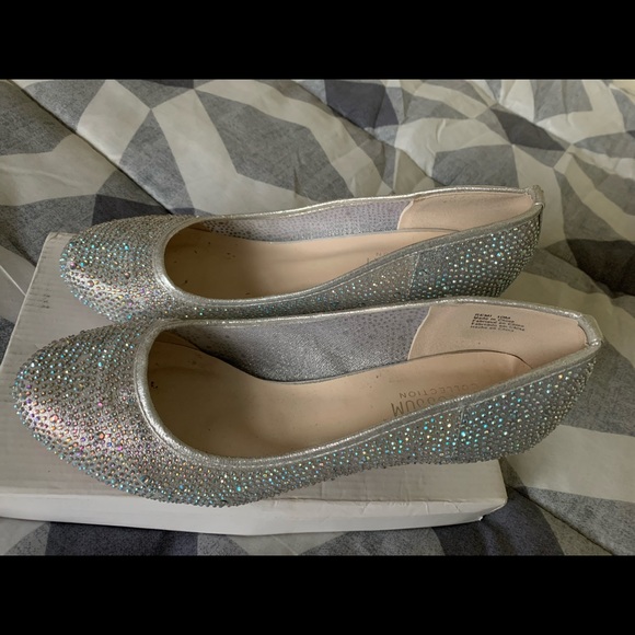 Dress Shoes - Picture 4 of 5